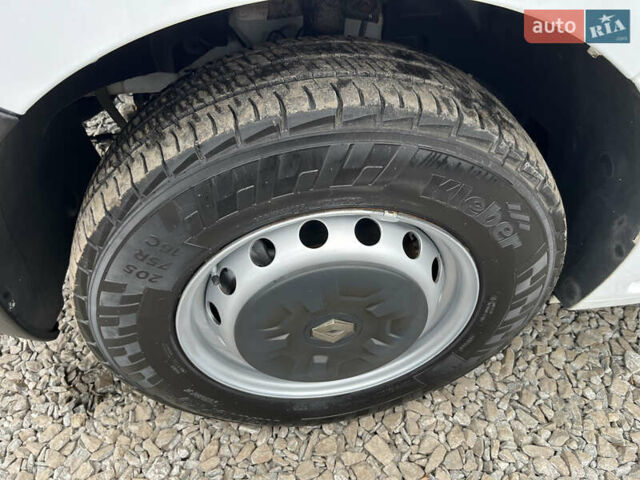 Белый Рено Мастер, объемом двигателя 2.3 л и пробегом 280 тыс. км за 15300 $, фото 15 на Automoto.ua