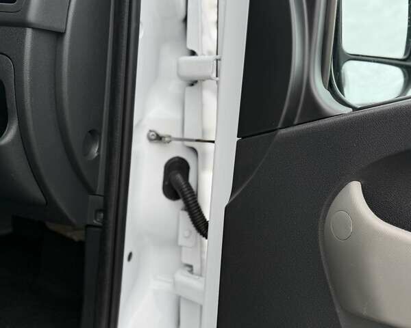 Білий Рено Мастєр, об'ємом двигуна 2.3 л та пробігом 197 тис. км за 16400 $, фото 39 на Automoto.ua