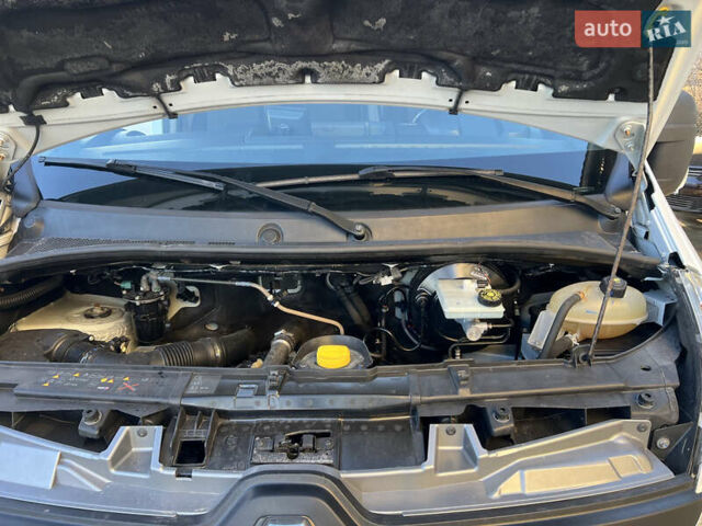 Білий Рено Мастєр, об'ємом двигуна 2.3 л та пробігом 280 тис. км за 18250 $, фото 11 на Automoto.ua