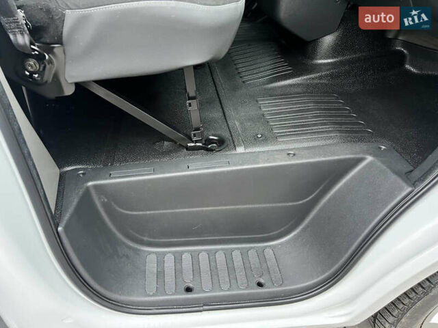 Белый Рено Мастер, объемом двигателя 2.3 л и пробегом 195 тыс. км за 17400 $, фото 19 на Automoto.ua