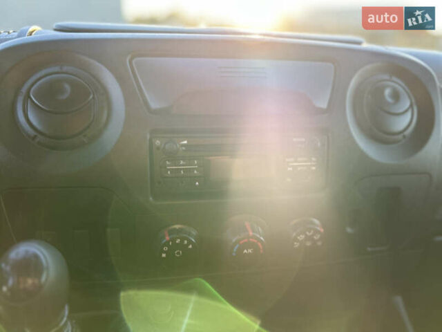 Белый Рено Мастер, объемом двигателя 2.3 л и пробегом 170 тыс. км за 17850 $, фото 40 на Automoto.ua
