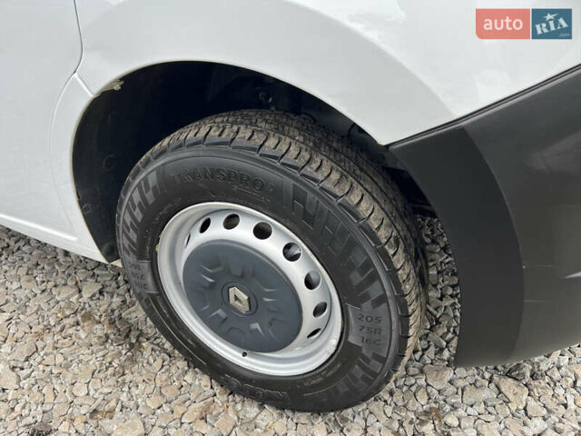 Белый Рено Мастер, объемом двигателя 2.3 л и пробегом 280 тыс. км за 15300 $, фото 19 на Automoto.ua