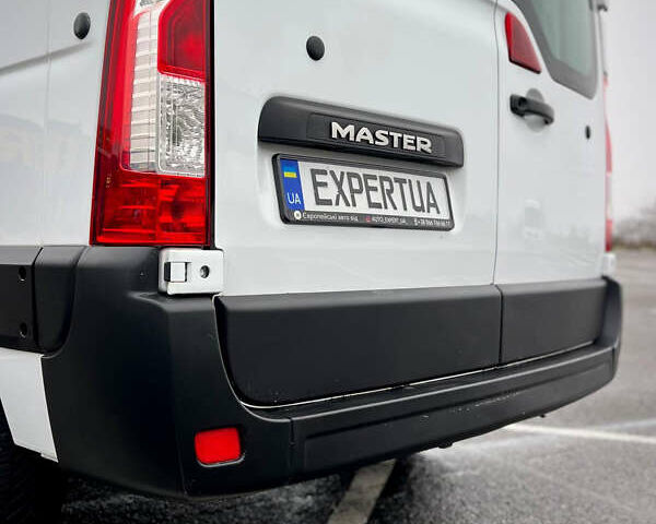 Белый Рено Мастер, объемом двигателя 2.3 л и пробегом 344 тыс. км за 17500 $, фото 11 на Automoto.ua