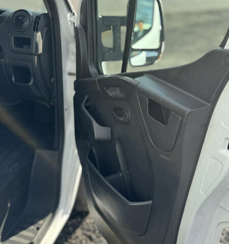 Білий Рено Мастєр, об'ємом двигуна 2.3 л та пробігом 360 тис. км за 17899 $, фото 9 на Automoto.ua