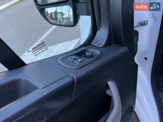 Белый Рено Мастер, объемом двигателя 2.3 л и пробегом 208 тыс. км за 18500 $, фото 29 на Automoto.ua