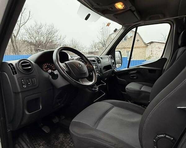 Белый Рено Мастер, объемом двигателя 2.3 л и пробегом 640 тыс. км за 15000 $, фото 8 на Automoto.ua