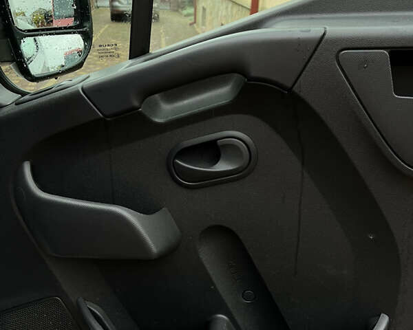 Белый Рено Мастер, объемом двигателя 2.3 л и пробегом 253 тыс. км за 19000 $, фото 25 на Automoto.ua