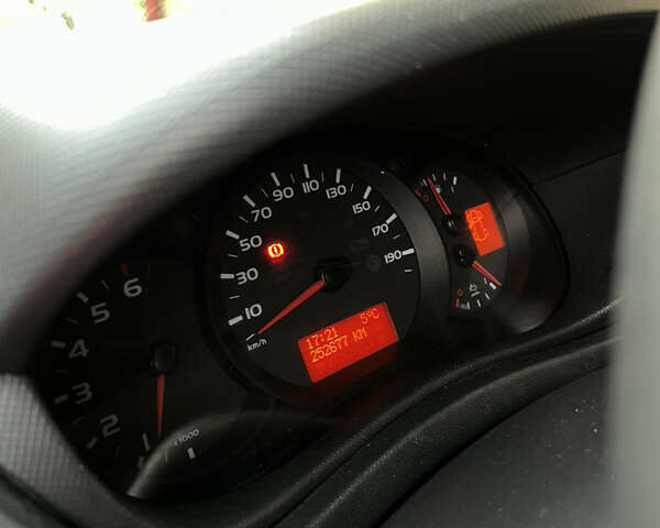 Белый Рено Мастер, объемом двигателя 2.3 л и пробегом 253 тыс. км за 19000 $, фото 12 на Automoto.ua