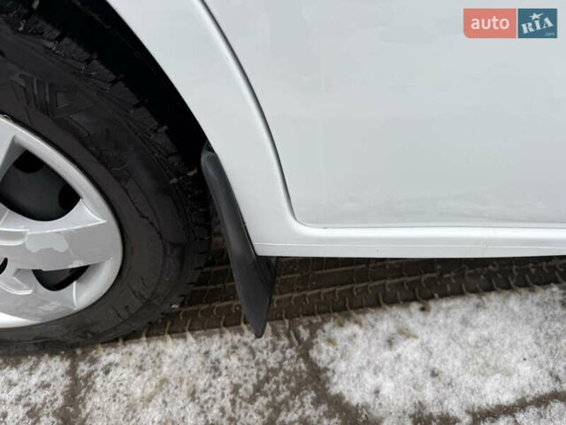 Белый Рено Мастер, объемом двигателя 0 л и пробегом 207 тыс. км за 18700 $, фото 17 на Automoto.ua