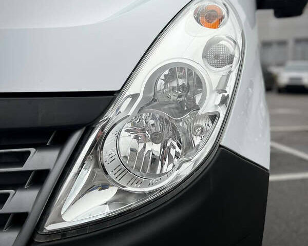 Белый Рено Мастер, объемом двигателя 2.3 л и пробегом 344 тыс. км за 17500 $, фото 9 на Automoto.ua