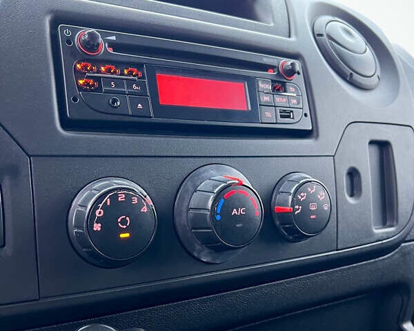 Белый Рено Мастер, объемом двигателя 2.3 л и пробегом 344 тыс. км за 17500 $, фото 28 на Automoto.ua