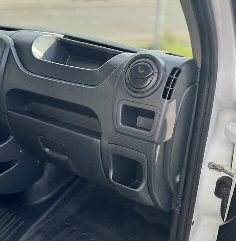 Білий Рено Мастєр, об'ємом двигуна 2.3 л та пробігом 360 тис. км за 17899 $, фото 10 на Automoto.ua