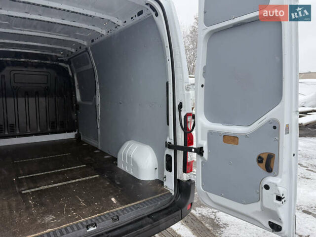 Белый Рено Мастер, объемом двигателя 0 л и пробегом 207 тыс. км за 18700 $, фото 10 на Automoto.ua