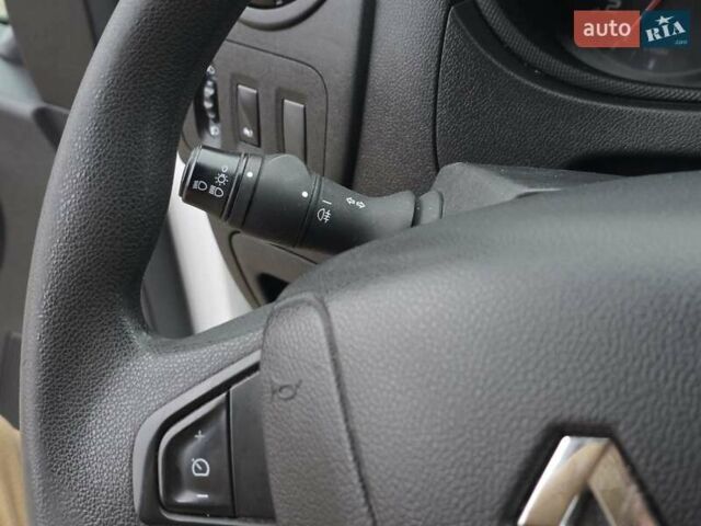 Белый Рено Мастер, объемом двигателя 2.3 л и пробегом 299 тыс. км за 21499 $, фото 34 на Automoto.ua