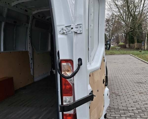 Белый Рено Мастер, объемом двигателя 2.3 л и пробегом 328 тыс. км за 17100 $, фото 32 на Automoto.ua