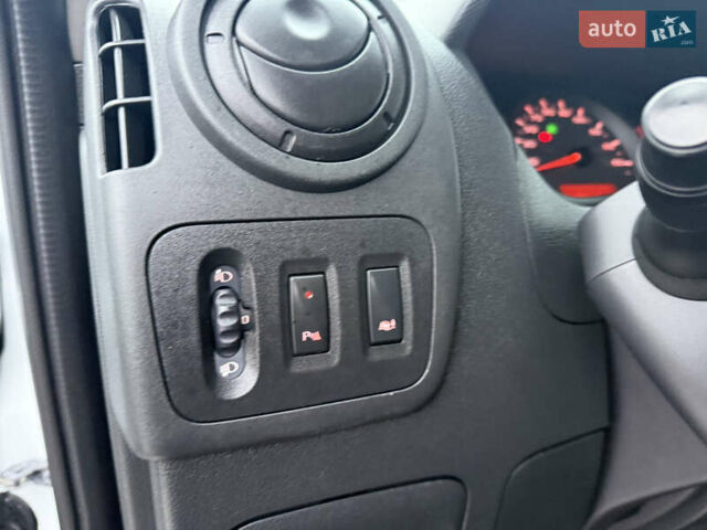 Белый Рено Мастер, объемом двигателя 0 л и пробегом 207 тыс. км за 18700 $, фото 37 на Automoto.ua