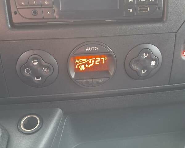 Белый Рено Мастер, объемом двигателя 2.3 л и пробегом 328 тыс. км за 17100 $, фото 26 на Automoto.ua