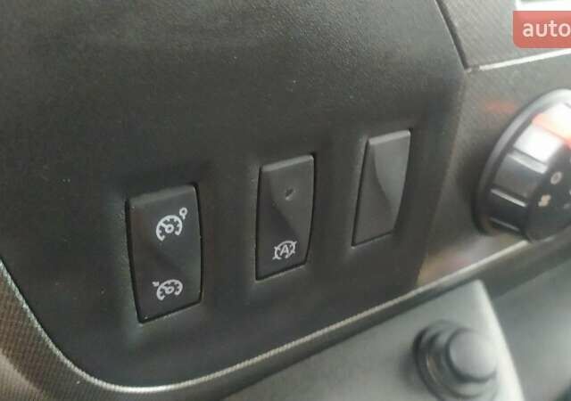 Белый Рено Мастер, объемом двигателя 2.3 л и пробегом 142 тыс. км за 18650 $, фото 12 на Automoto.ua