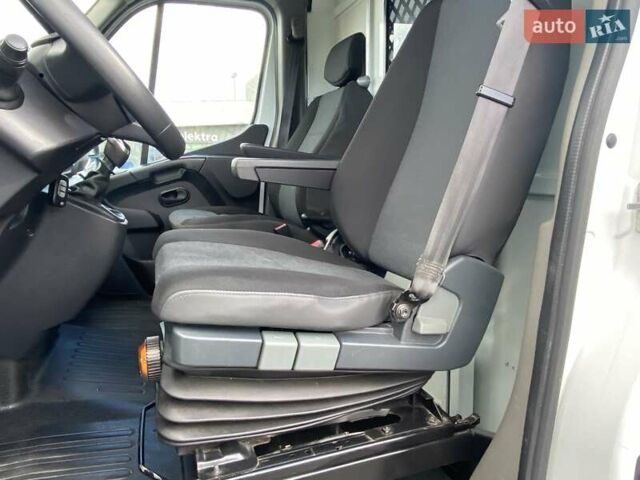 Рено Мастер 2019 в Львове на Automoto.ua Белый Рено Мастер, объемом двигателя 2.3 л и пробегом 294 тыс. км за 19650 $, фото 13 на Automoto.ua