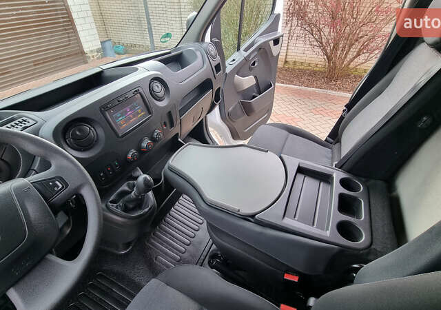 Белый Рено Мастер, объемом двигателя 2.3 л и пробегом 235 тыс. км за 18700 $, фото 36 на Automoto.ua