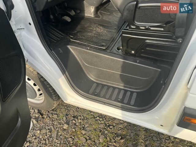 Белый Рено Мастер, объемом двигателя 2.3 л и пробегом 352 тыс. км за 14880 $, фото 18 на Automoto.ua