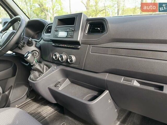 Белый Рено Мастер, объемом двигателя 2.3 л и пробегом 240 тыс. км за 16950 $, фото 13 на Automoto.ua