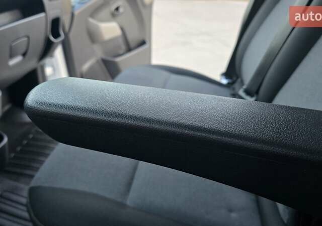 Белый Рено Мастер, объемом двигателя 2.3 л и пробегом 202 тыс. км за 17800 $, фото 13 на Automoto.ua