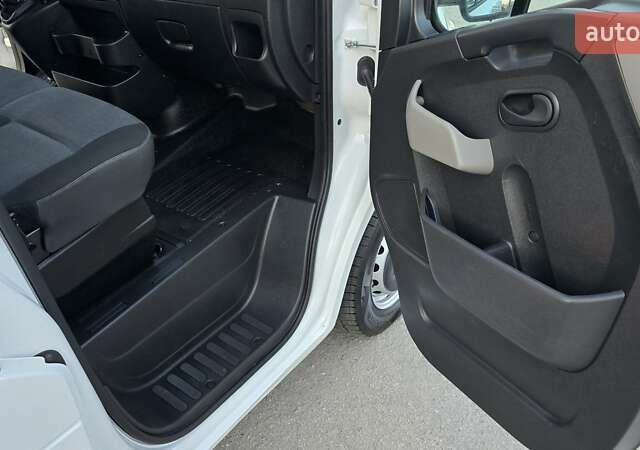 Белый Рено Мастер, объемом двигателя 2.3 л и пробегом 202 тыс. км за 17800 $, фото 23 на Automoto.ua