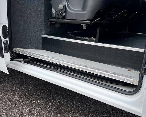 Белый Рено Мастер, объемом двигателя 2.3 л и пробегом 344 тыс. км за 17500 $, фото 35 на Automoto.ua