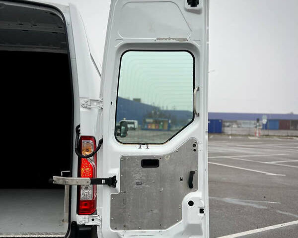 Белый Рено Мастер, объемом двигателя 2.3 л и пробегом 344 тыс. км за 17500 $, фото 42 на Automoto.ua