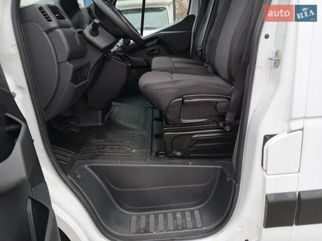 Белый Рено Мастер, объемом двигателя 2.3 л и пробегом 240 тыс. км за 16150 $, фото 17 на Automoto.ua