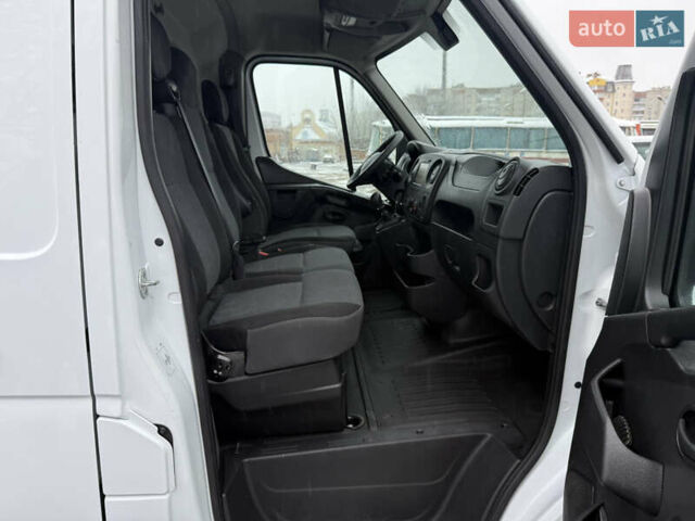 Белый Рено Мастер, объемом двигателя 0 л и пробегом 207 тыс. км за 18700 $, фото 42 на Automoto.ua