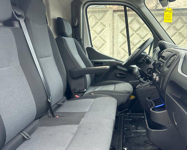 Білий Рено Мастєр, об'ємом двигуна 2.3 л та пробігом 247 тис. км за 15000 $, фото 10 на Automoto.ua