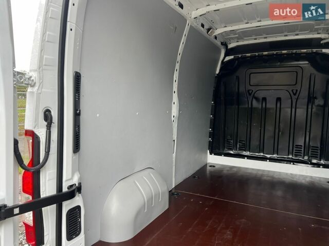 Белый Рено Мастер, объемом двигателя 2.3 л и пробегом 260 тыс. км за 16300 $, фото 16 на Automoto.ua