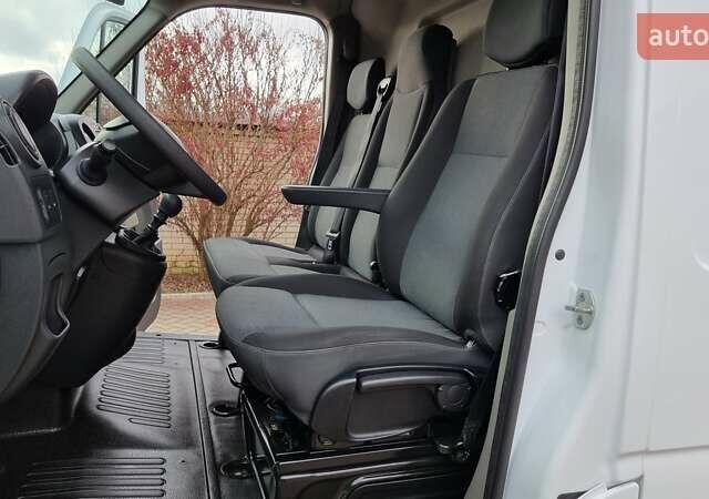 Белый Рено Мастер, объемом двигателя 2.3 л и пробегом 235 тыс. км за 18700 $, фото 27 на Automoto.ua