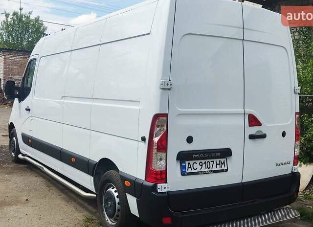Белый Рено Мастер, объемом двигателя 2.3 л и пробегом 217 тыс. км за 17800 $, фото 1 на Automoto.ua