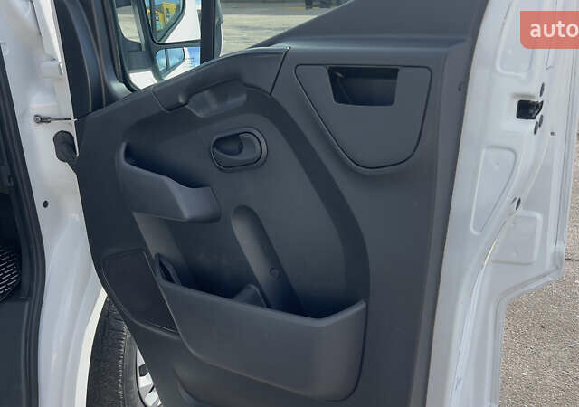 Білий Рено Мастєр, об'ємом двигуна 2.3 л та пробігом 215 тис. км за 13500 $, фото 5 на Automoto.ua