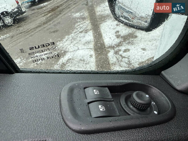 Белый Рено Мастер, объемом двигателя 0 л и пробегом 207 тыс. км за 18700 $, фото 26 на Automoto.ua