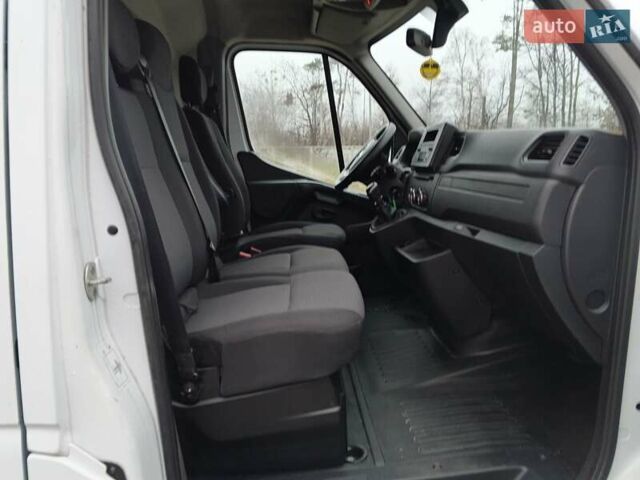 Белый Рено Мастер, объемом двигателя 2.3 л и пробегом 240 тыс. км за 16150 $, фото 13 на Automoto.ua