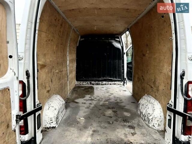 Білий Рено Мастєр, об'ємом двигуна 2.3 л та пробігом 401 тис. км за 17500 $, фото 9 на Automoto.ua