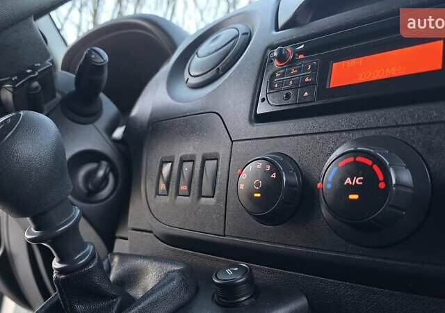 Белый Рено Мастер, объемом двигателя 2.3 л и пробегом 202 тыс. км за 17800 $, фото 9 на Automoto.ua