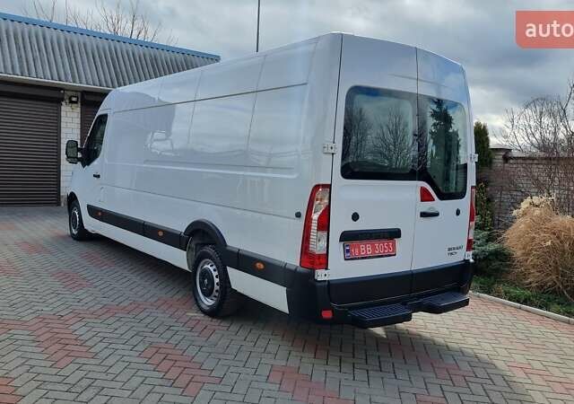 Белый Рено Мастер, объемом двигателя 2.3 л и пробегом 235 тыс. км за 18700 $, фото 1 на Automoto.ua