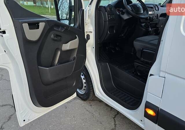 Белый Рено Мастер, объемом двигателя 2.3 л и пробегом 202 тыс. км за 17800 $, фото 4 на Automoto.ua