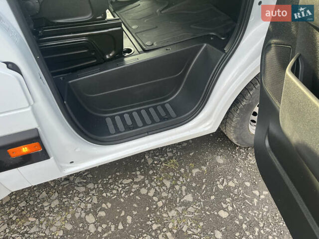 Белый Рено Мастер, объемом двигателя 2.3 л и пробегом 352 тыс. км за 14880 $, фото 12 на Automoto.ua