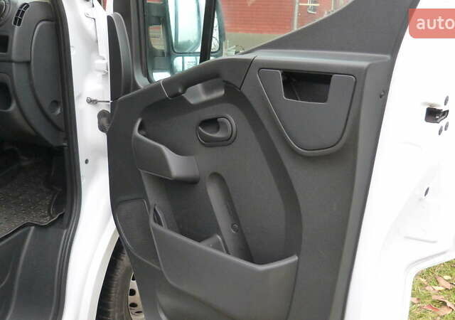 Білий Рено Мастєр, об'ємом двигуна 2.3 л та пробігом 212 тис. км за 18500 $, фото 12 на Automoto.ua