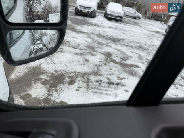 Белый Рено Мастер, объемом двигателя 0 л и пробегом 207 тыс. км за 18700 $, фото 40 на Automoto.ua