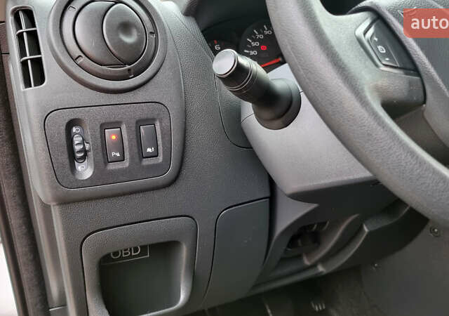 Белый Рено Мастер, объемом двигателя 2.3 л и пробегом 235 тыс. км за 18700 $, фото 23 на Automoto.ua