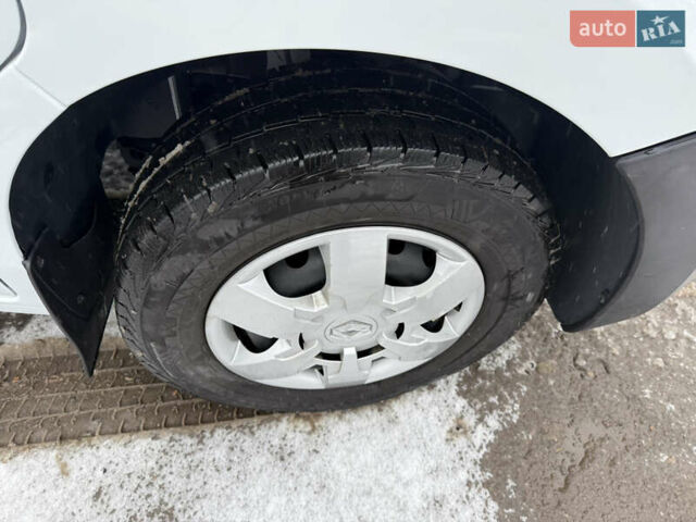 Белый Рено Мастер, объемом двигателя 0 л и пробегом 207 тыс. км за 18700 $, фото 13 на Automoto.ua