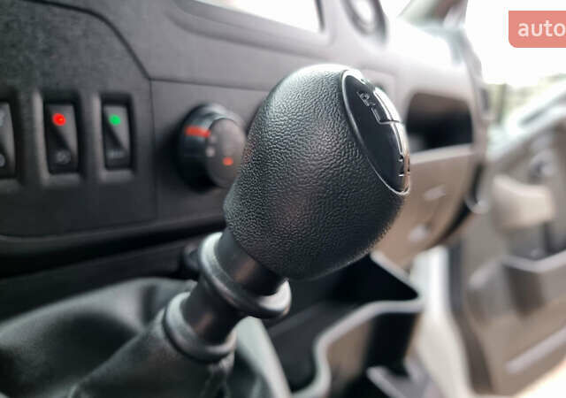 Белый Рено Мастер, объемом двигателя 2.3 л и пробегом 235 тыс. км за 18700 $, фото 21 на Automoto.ua