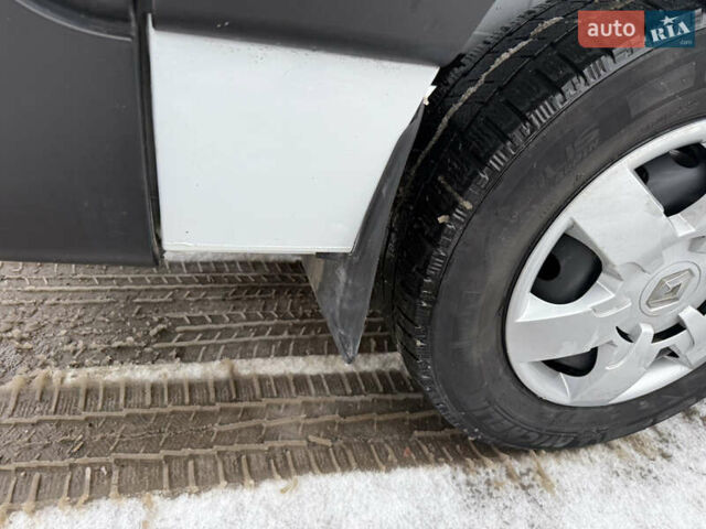 Белый Рено Мастер, объемом двигателя 0 л и пробегом 207 тыс. км за 18700 $, фото 15 на Automoto.ua